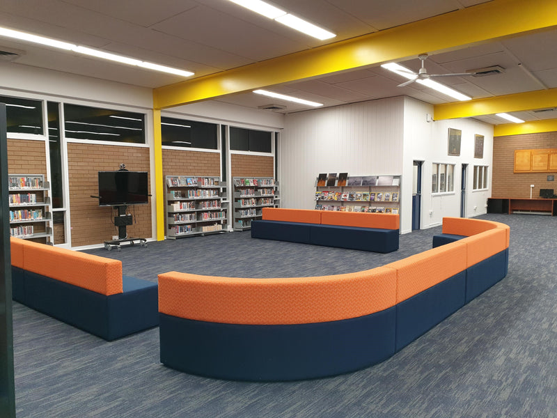 Flow Ottoman Curved with Back